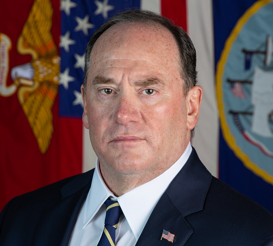 Sekretarz marynarki wojennej traci stanowisko