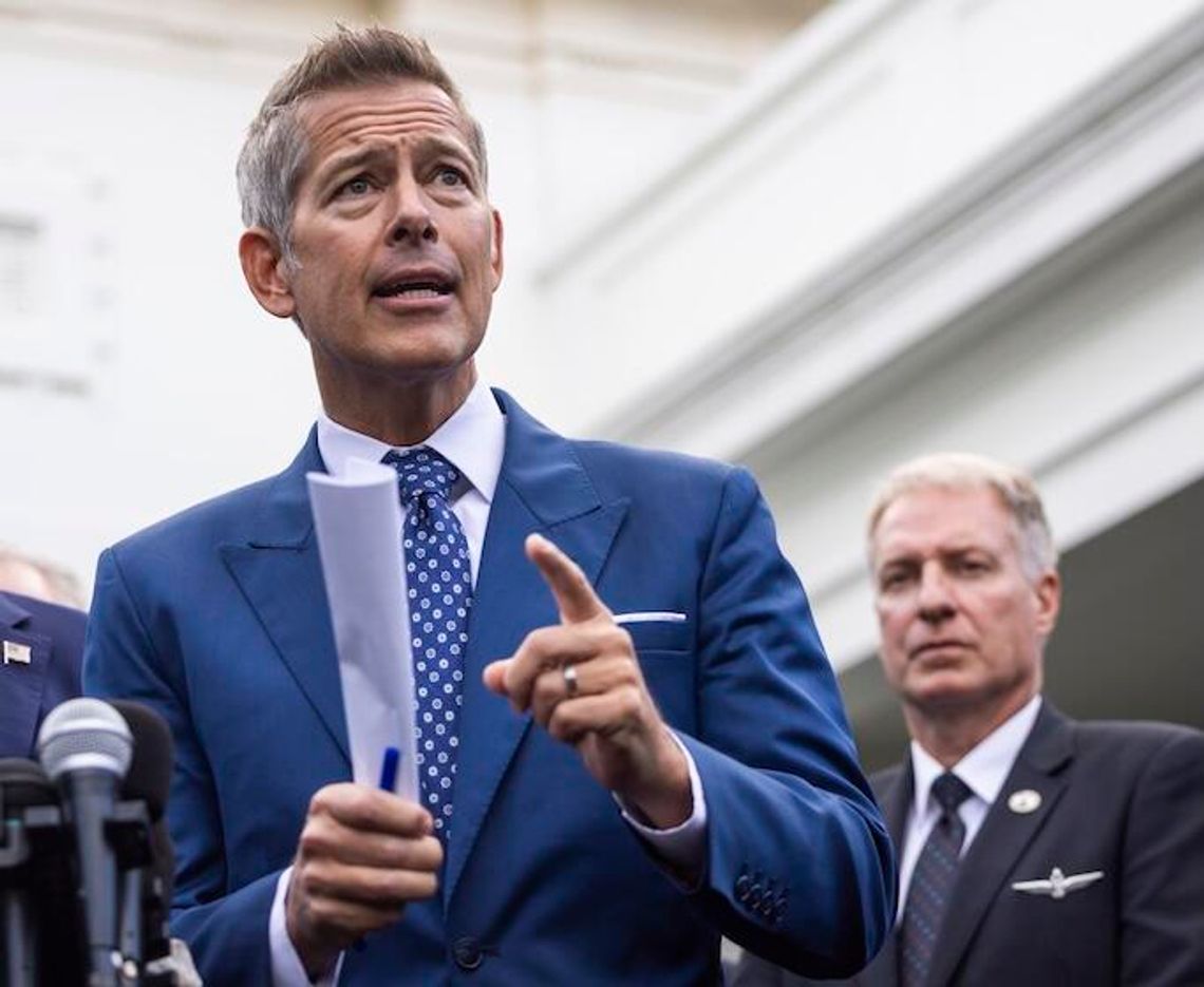 Sekretarz transportu zapowiedział zmniejszenie liczby lotów o 10 proc. w związku z shutdownem