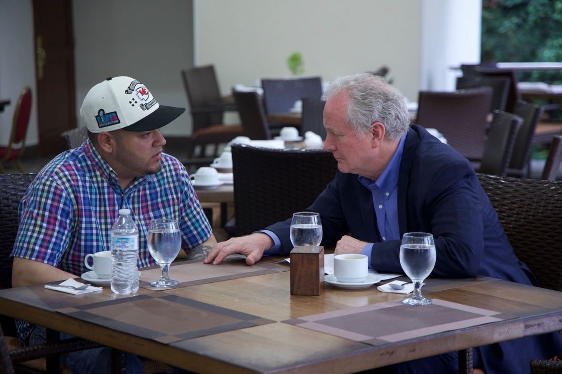Senator Chris Van Hollen spotkał się z deportowanym Kilmarem Abrego Garcią