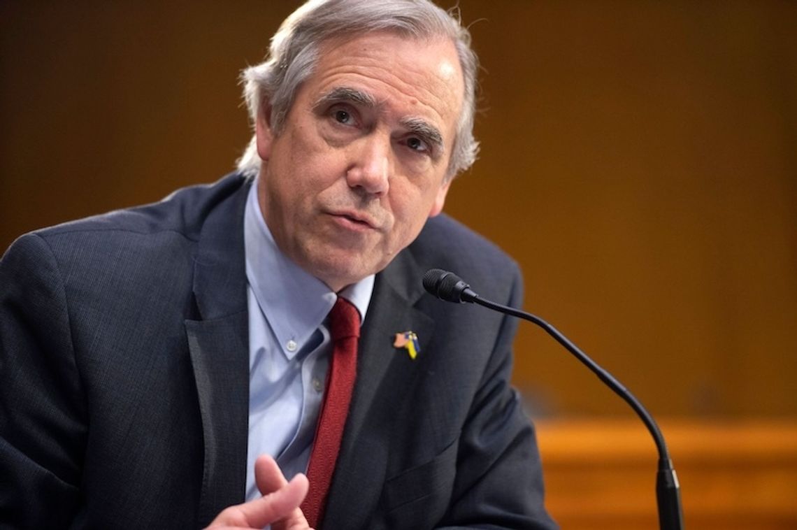 Senator Jeff Merkley wezwał do lądowych dostaw amerykańskiej pomocy dla Strefy Gazy