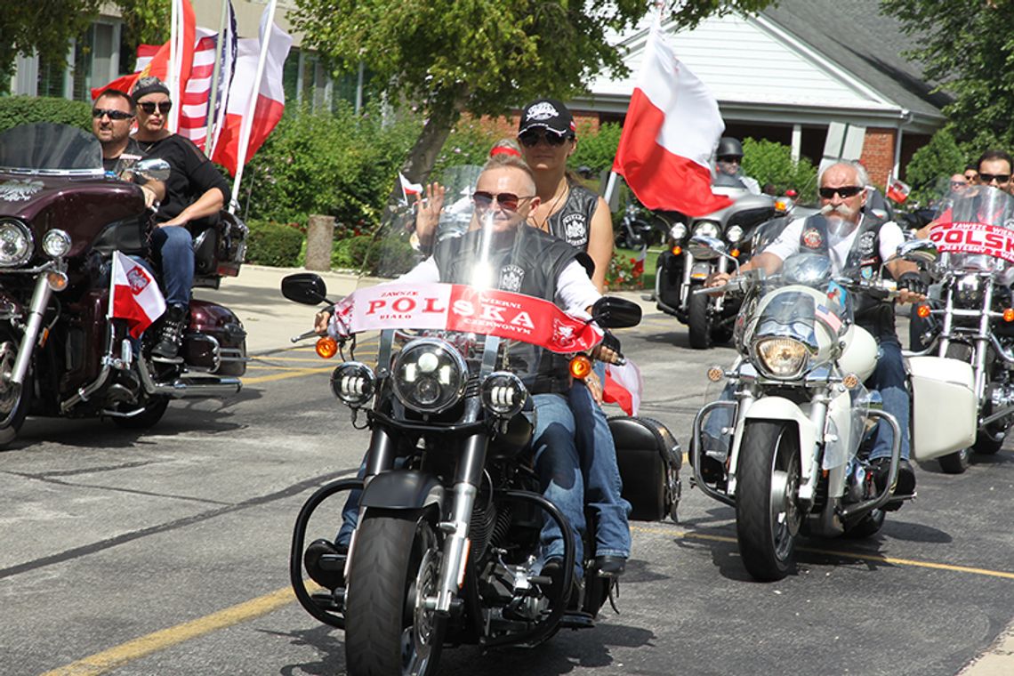 Setki motocyklistów uhonorowało 100-lecie odzyskania niepodległości Polski