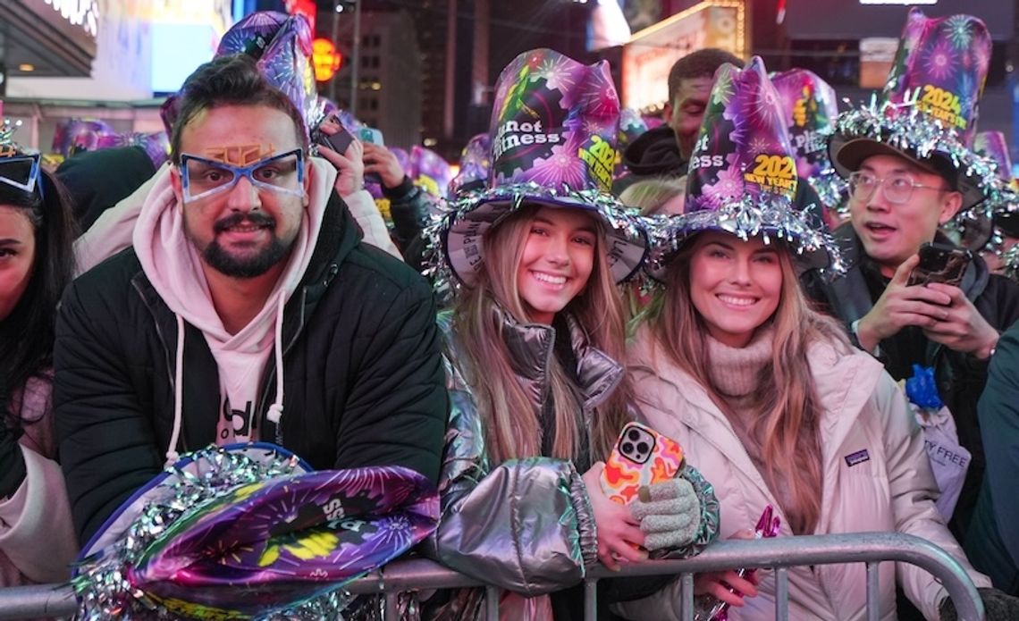 Setki tysięcy osób witały Nowy Rok na nowojorskim Times Square (WIDEO)