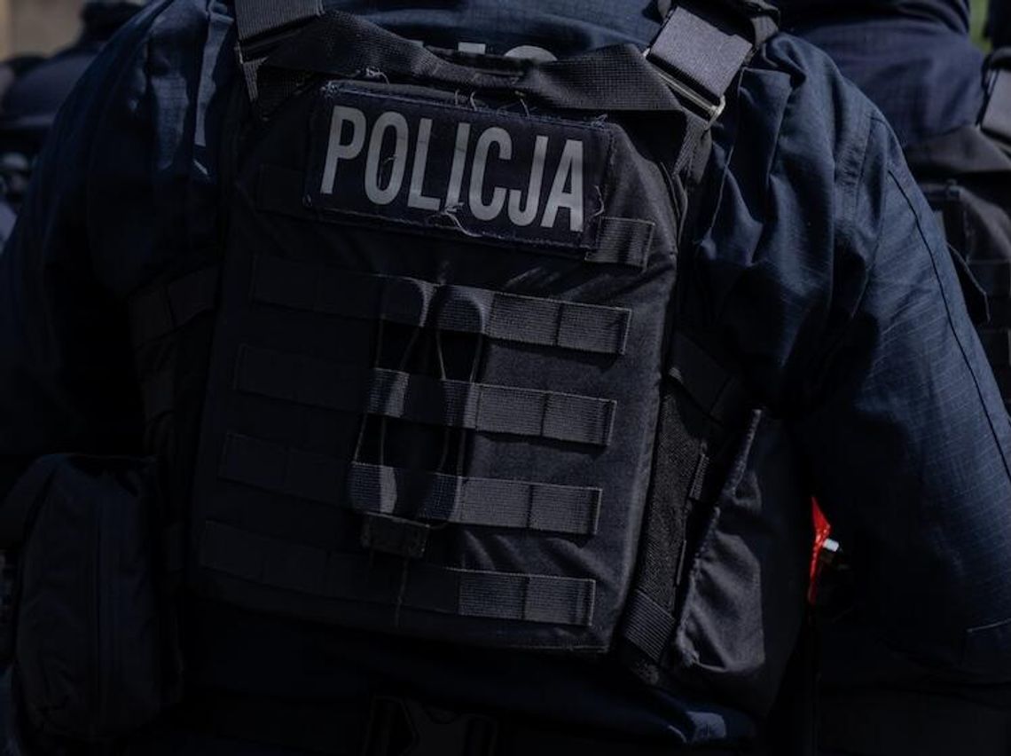 Siemoniak: areszt wobec 40-latka zatrzymanego przez ABW; miał dokumentować wojskowe transporty