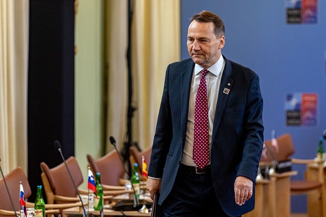 Sikorski: to, co dzieje się na granicy to wina Putina i Łukaszenki