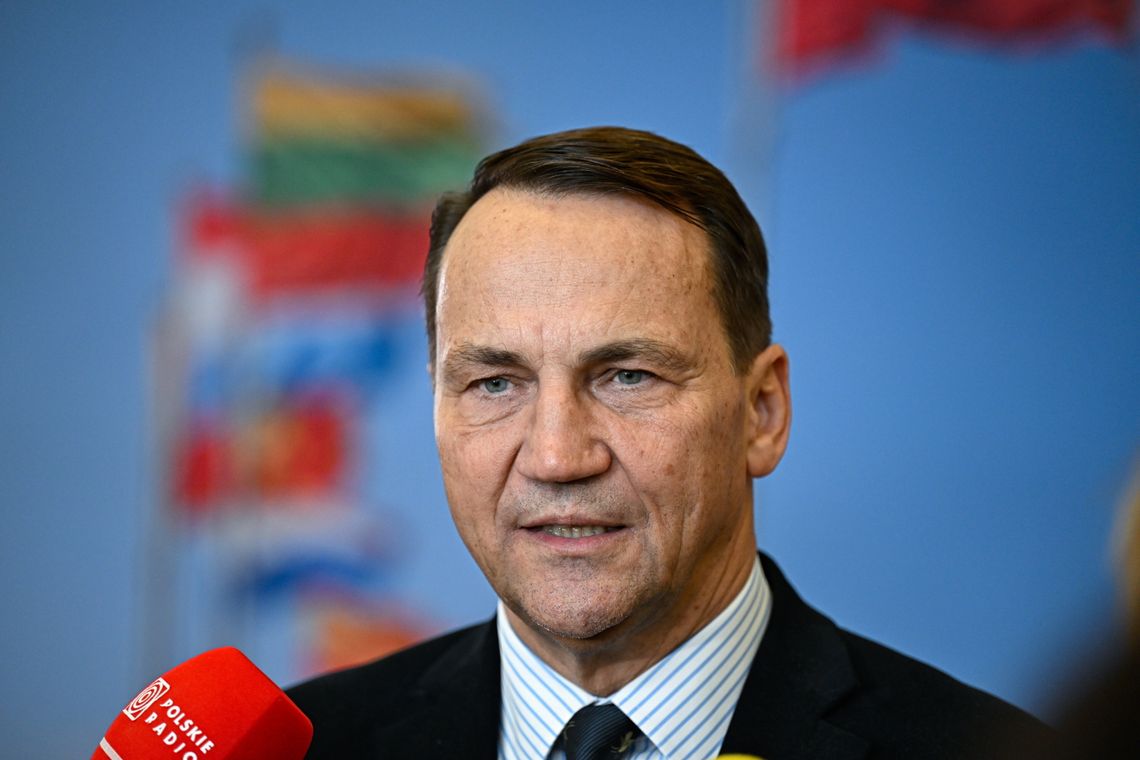 Sikorski: to my, Europa, płacimy za wojnę w Ukrainie, USA nie płacą już prawie nic