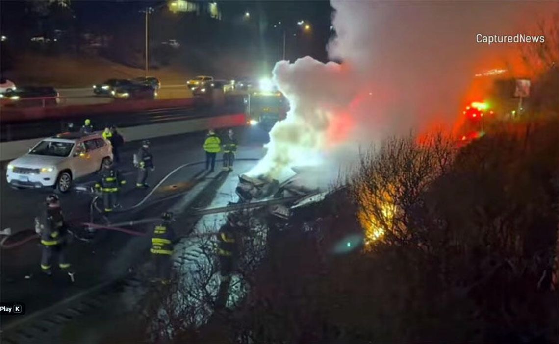 Śmiertelny wypadek na Kennedy Expressway: pięć aut, trzy w ogniu (WIDEO)