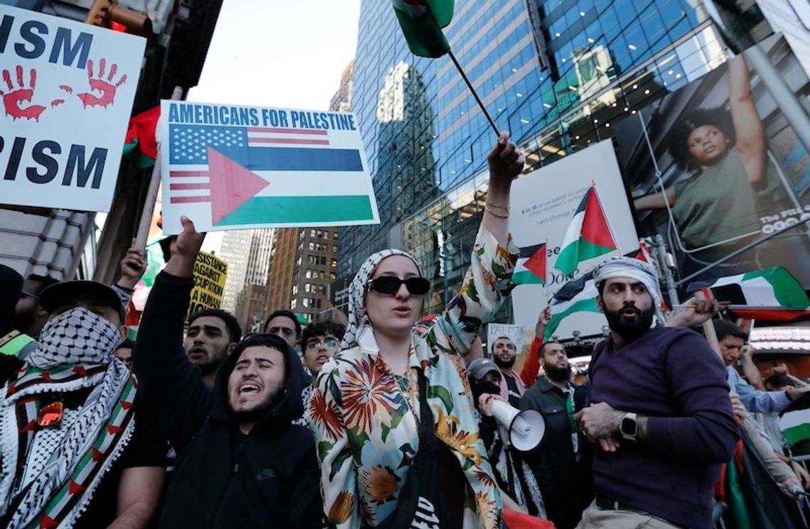 Spokojny przebieg protestu na Times Square przeciwko bombardowaniu Strefy Gazy