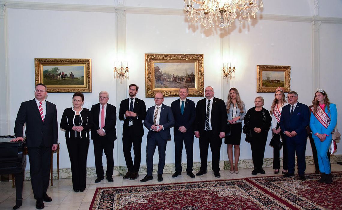 Spotkanie z parlamentarzystami z ruchu „United for Ukraine” w Konsulacie Generalnym RP w Chicago Spotkanie z parlamentarzystami z ruchu „United for Ukraine” w Konsulacie Generalnym RP w Chicago