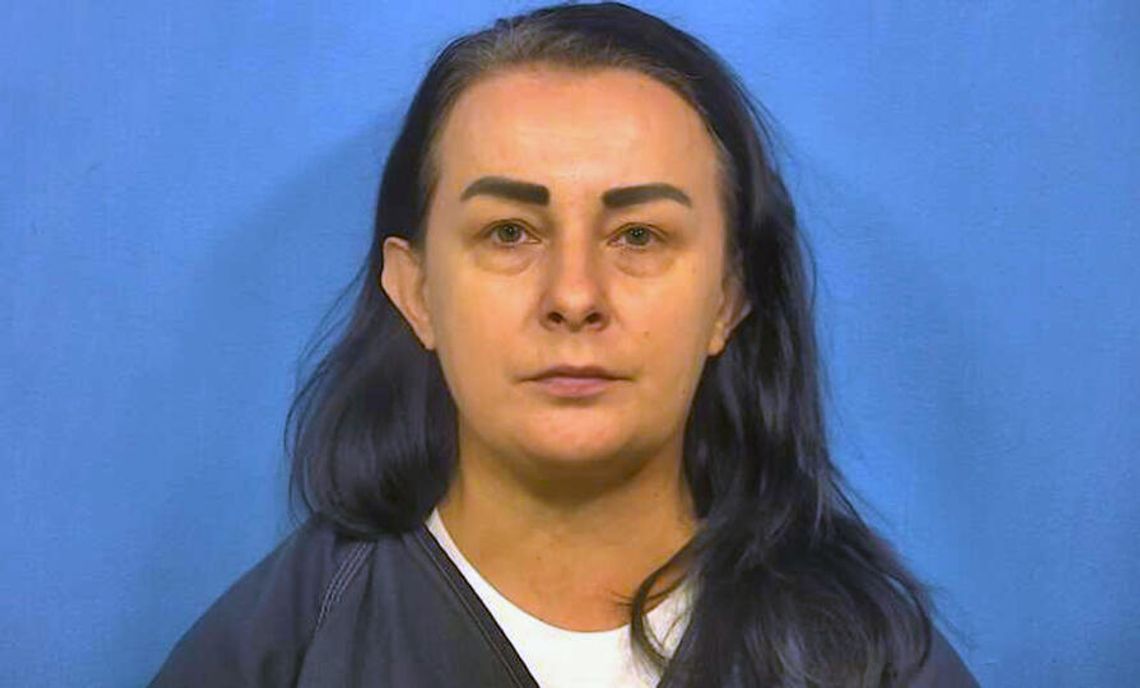 Sprzątaczka aresztowana za kradzież biżuterii w domu na przedmieściach Chicago