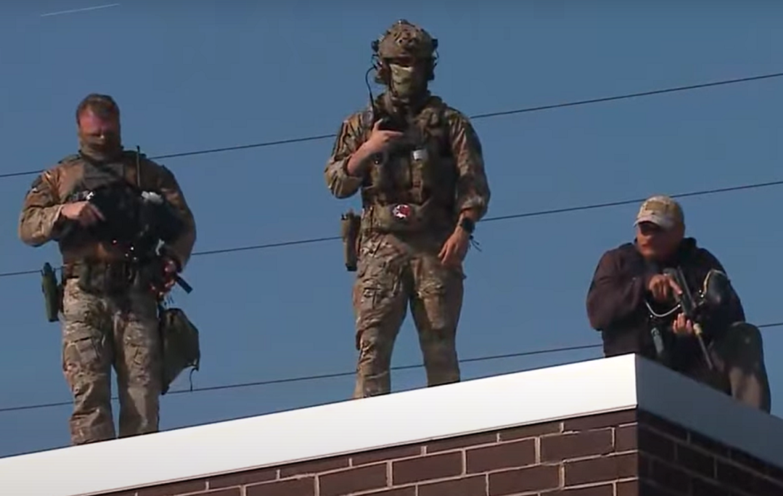 Starcia demonstrantów z agentami ICE w Broadview (WIDEO)