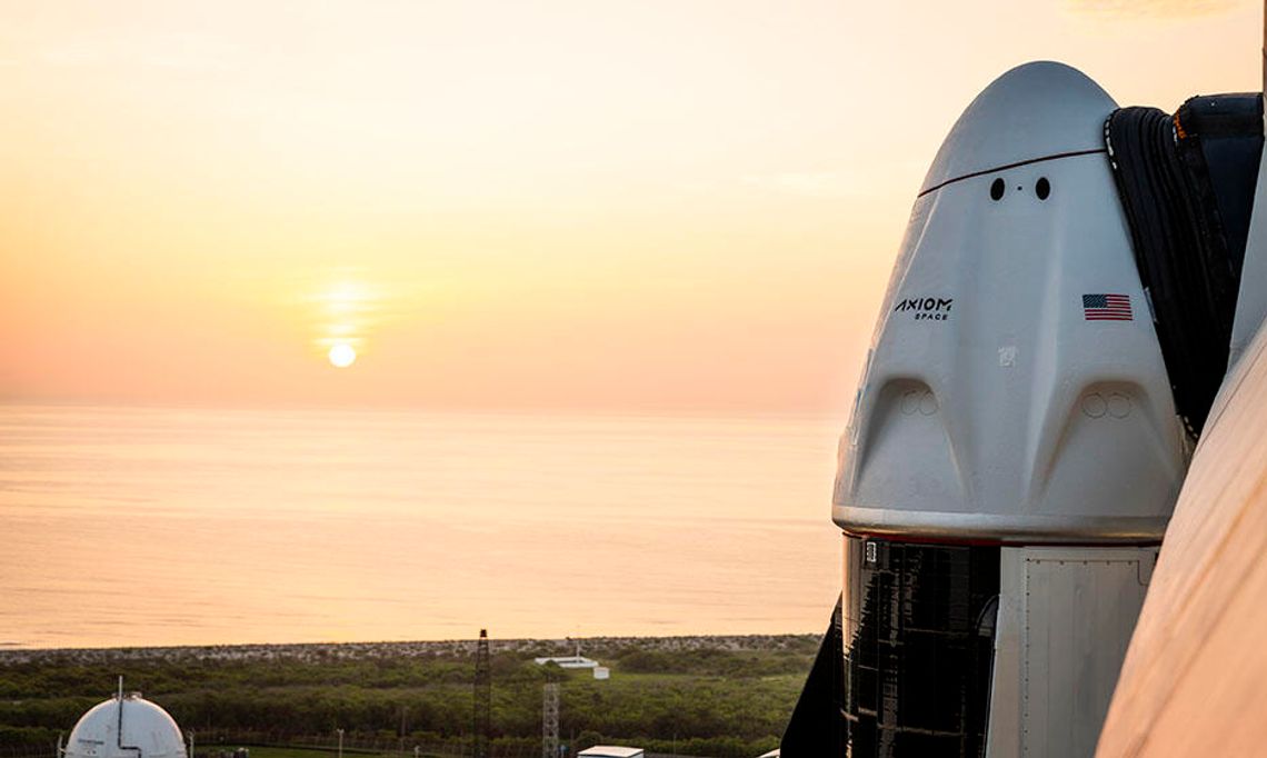 Rakieta Falcon 9 wraz z kapsułą Dragon