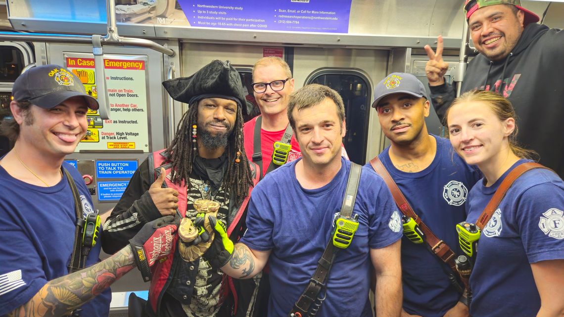 Strażacy z Oak Park uratowali… węża z pociągu CTA Strażacy z Oak Park uratowali… węża z pociągu CTA