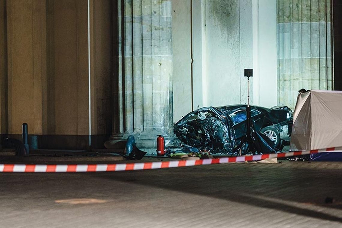 Niemcy. Polak kierował samochodem, który uderzył w Bramę Brandenburską