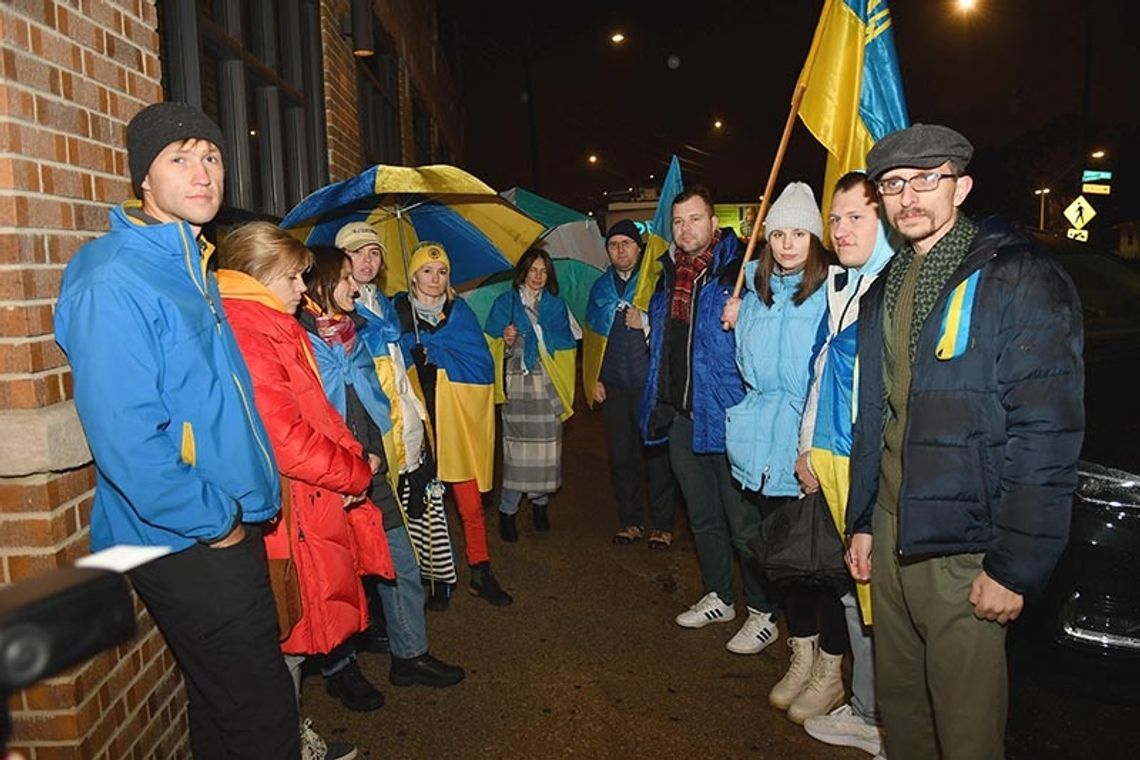 Ukraińcy solidarni z Polakami i Polonią&nbsp;demonstrowali przed Centrum Kopernikowskim&nbsp;w&nbsp;Chicago