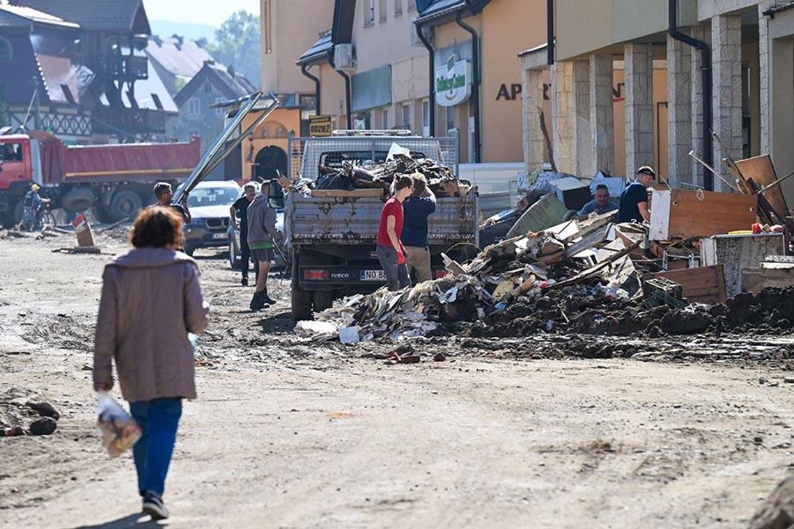 Stronie Śląskie. Mieszkańcy: krajobraz jak po wojnie; ul. Nadbrzeżna zmieciona z powierzchni (ZDJĘCIA)