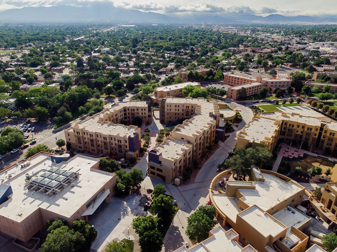 Strzelanina na Uniwersytecie Nowego Meksyku - jedna ofiara śmiertelna, jedna osoba ranna Strzelanina na Uniwersytecie Nowego Meksyku - jedna ofiara śmiertelna, jedna osoba ranna