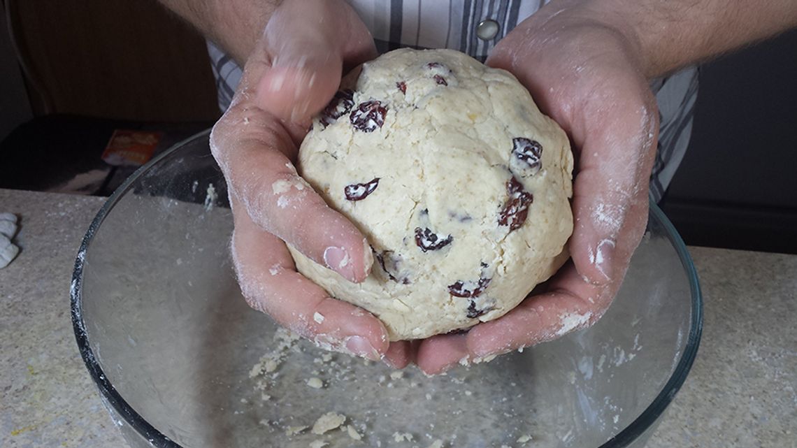 Świat na talerzu Piotra. Scones z suszonymi czereśniami