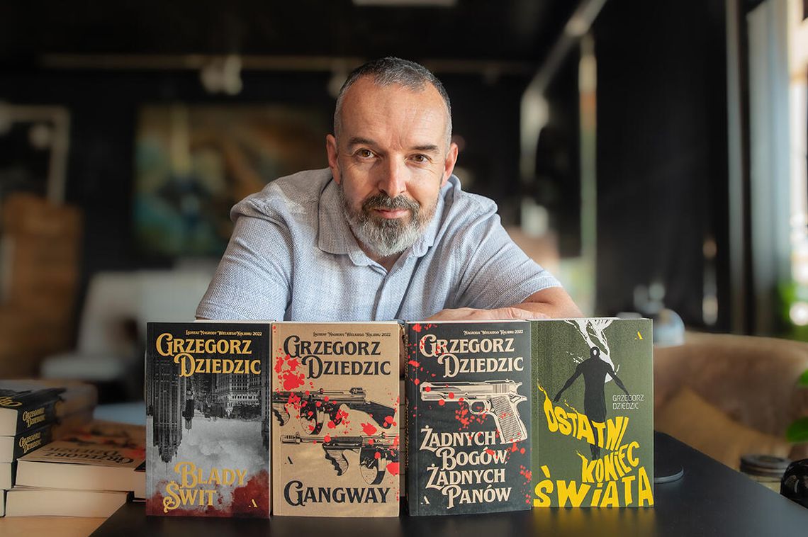 Świat pęknięty i bezlitosny w … Des Plaines