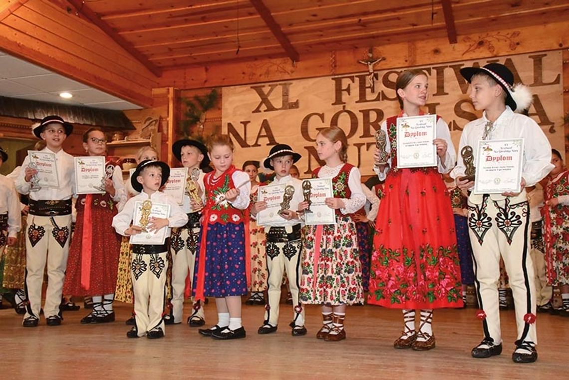 Święto góralskiego tańca, śpiewu i muzyki na scenie Domu Podhalan