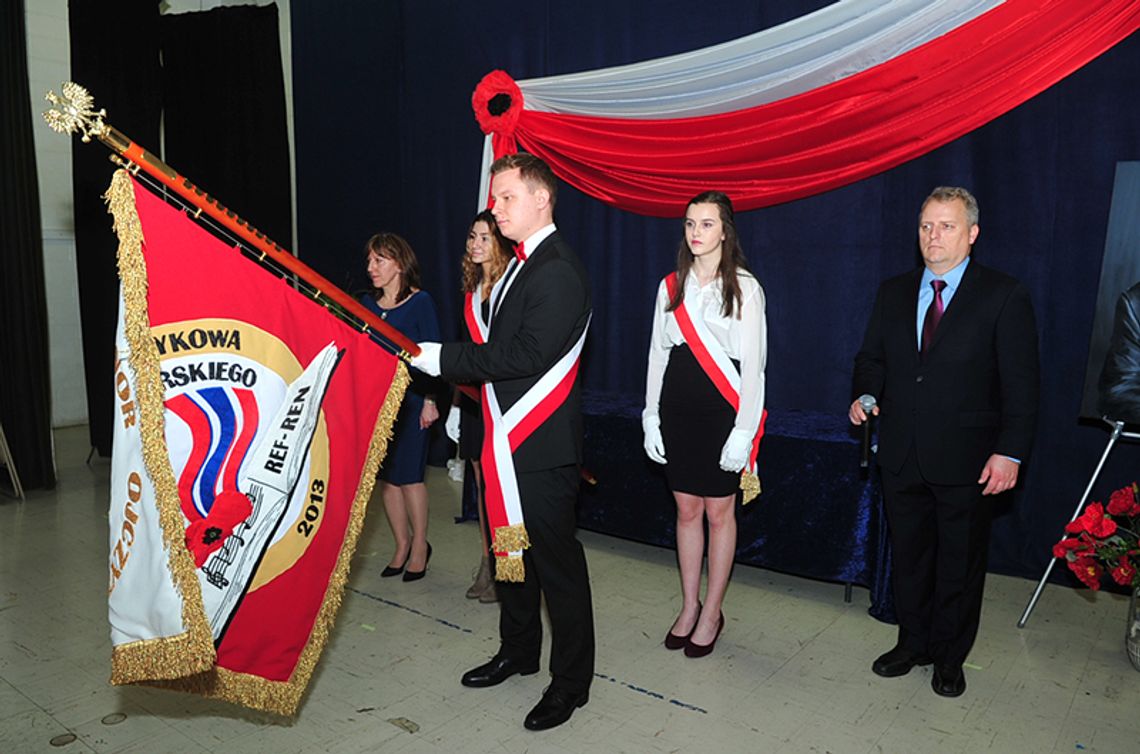 Symbol szczytnych wartości. Szkoła im. Feliksa Konarskiego ma swój sztandar