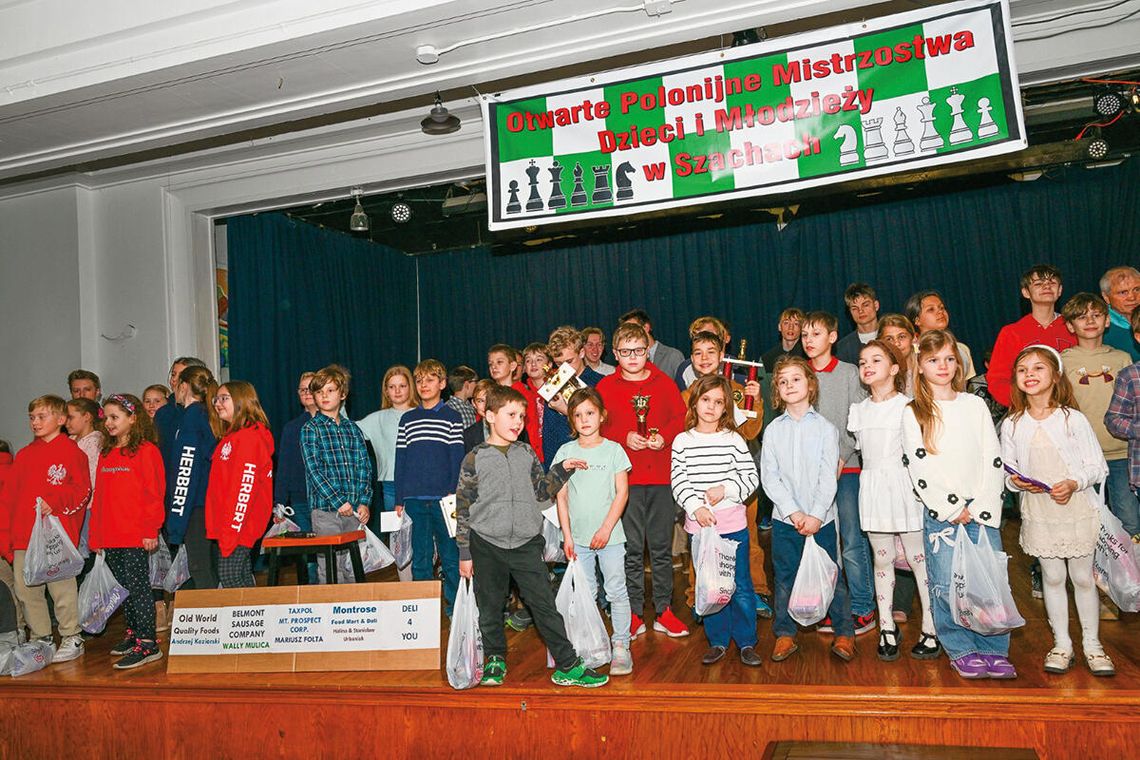 Szach mat: młodzi Polonusi przy szachownicach