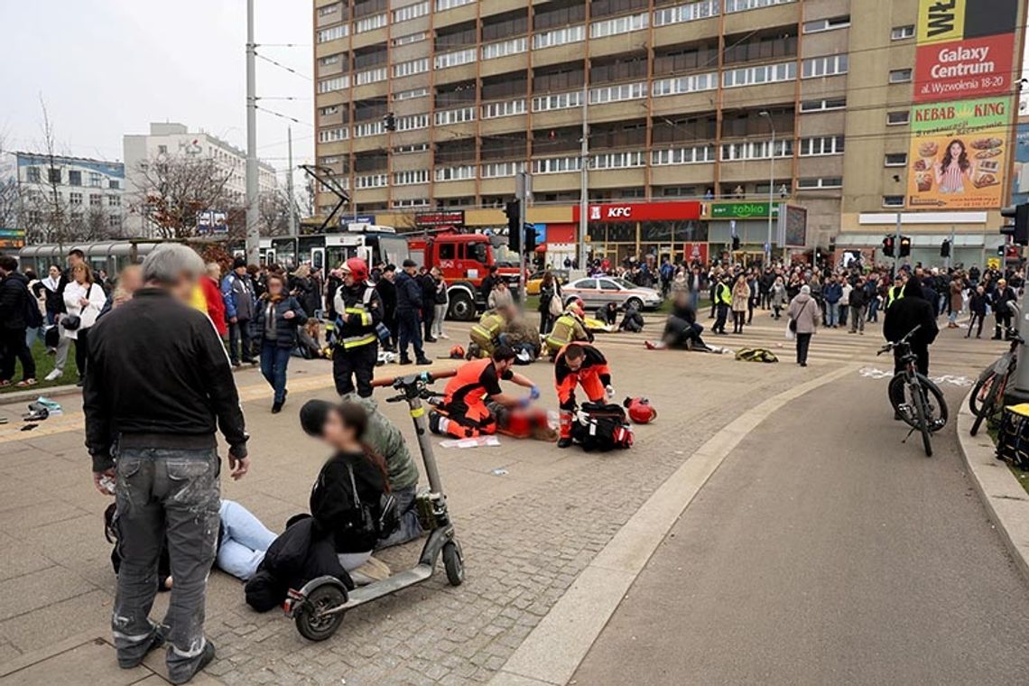 Szczecin. 19 poszkodowanych przez kierowcę w dwóch zdarzeniach; 2 osoby w ciężkim stanie