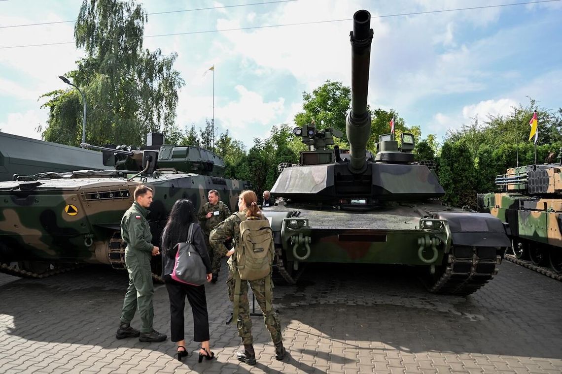 Szef MON: do Polski dotarła kolejna partia czołgów Abrams Szef MON: do Polski dotarła kolejna partia czołgów Abrams