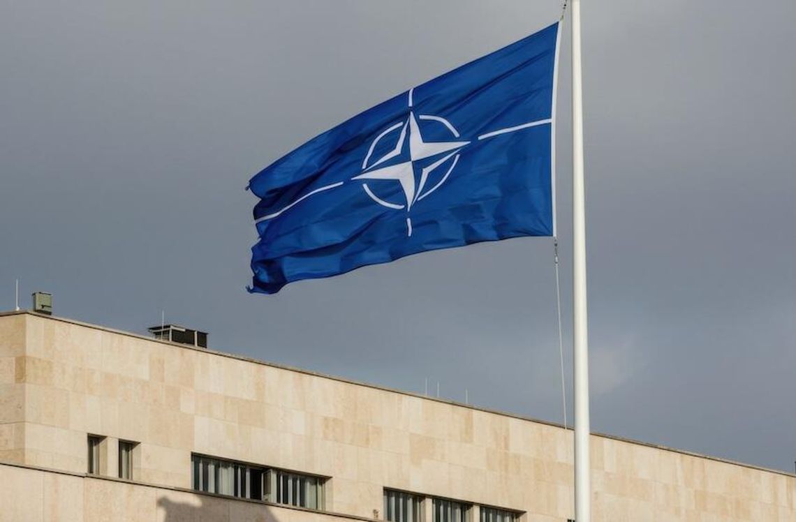 Szef MON: jesteśmy w stałym kontakcie z NATO