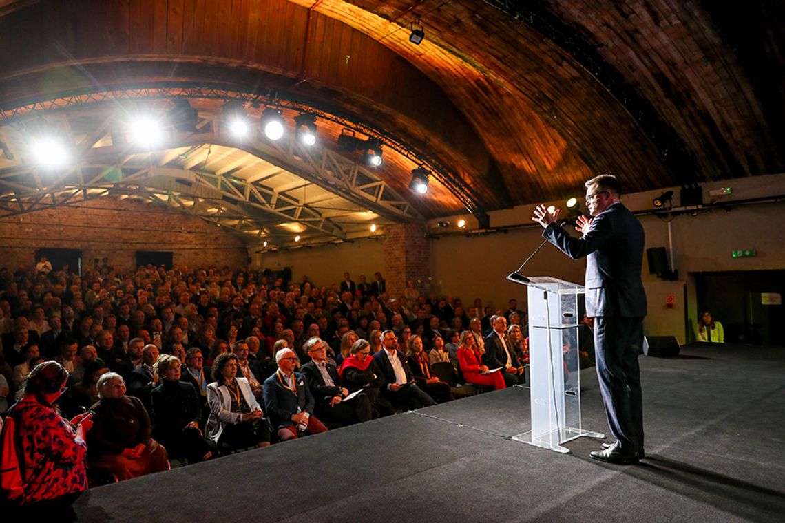 Szymon Hołownia: stało się coś niezwykłego, z czego jesteśmy dumni, o czym będziemy opowiadać naszym dzieciom; jesteśmy pokoleniem 15 października