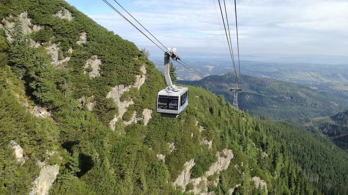 Tatry. Po burzy awaria kolejki linowej na Kasprowy Wierch; zwieziono 200 turystów