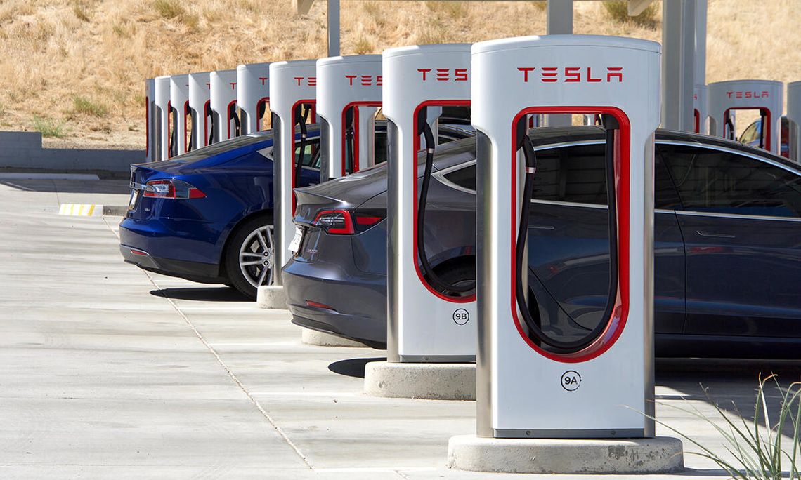Toronto wstrzymuje dopłaty dla taksówkarzy używających samochodów Tesla