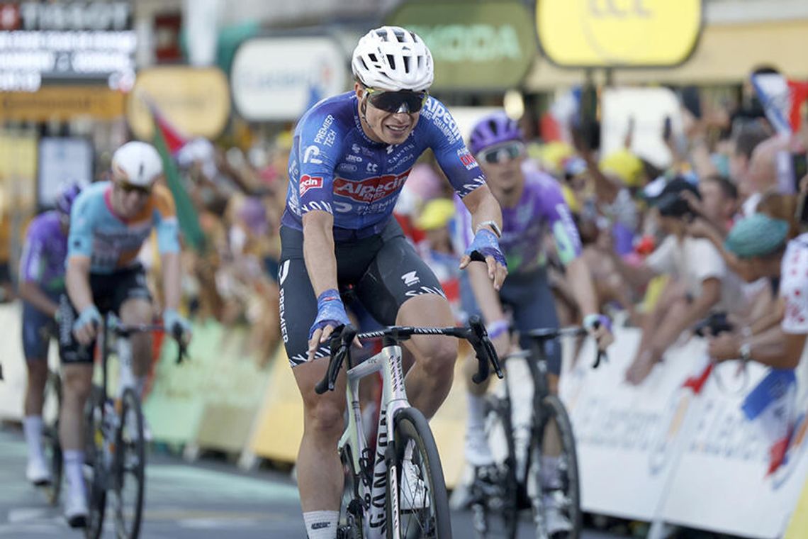Tour de France - Philipsen wygrał 17. etap, Pogacar nadal liderem