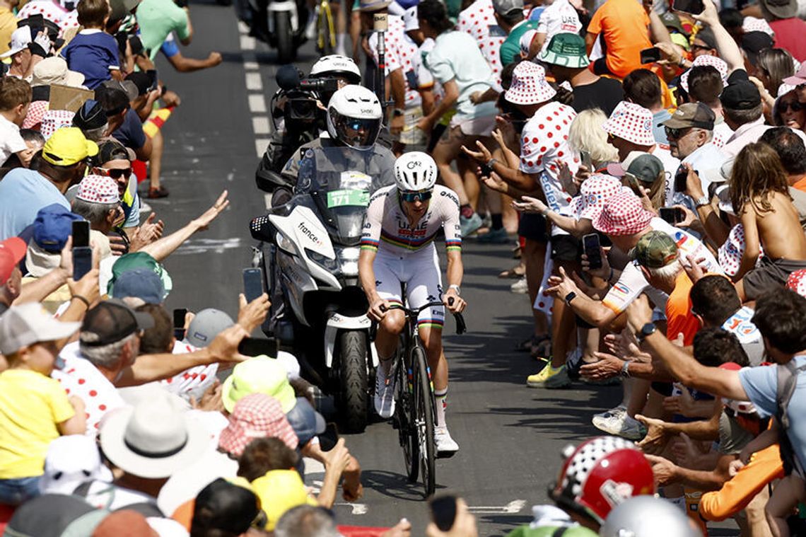 Tour de France - Pogacar znów liderem po samodzielnej ucieczce na 6. etapie Tour de France - Pogacar znów liderem po samodzielnej ucieczce na 6. etapie