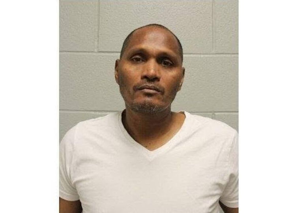 Trener softballa z Vernon Hills poszukiwany za molestowanie 12-latki