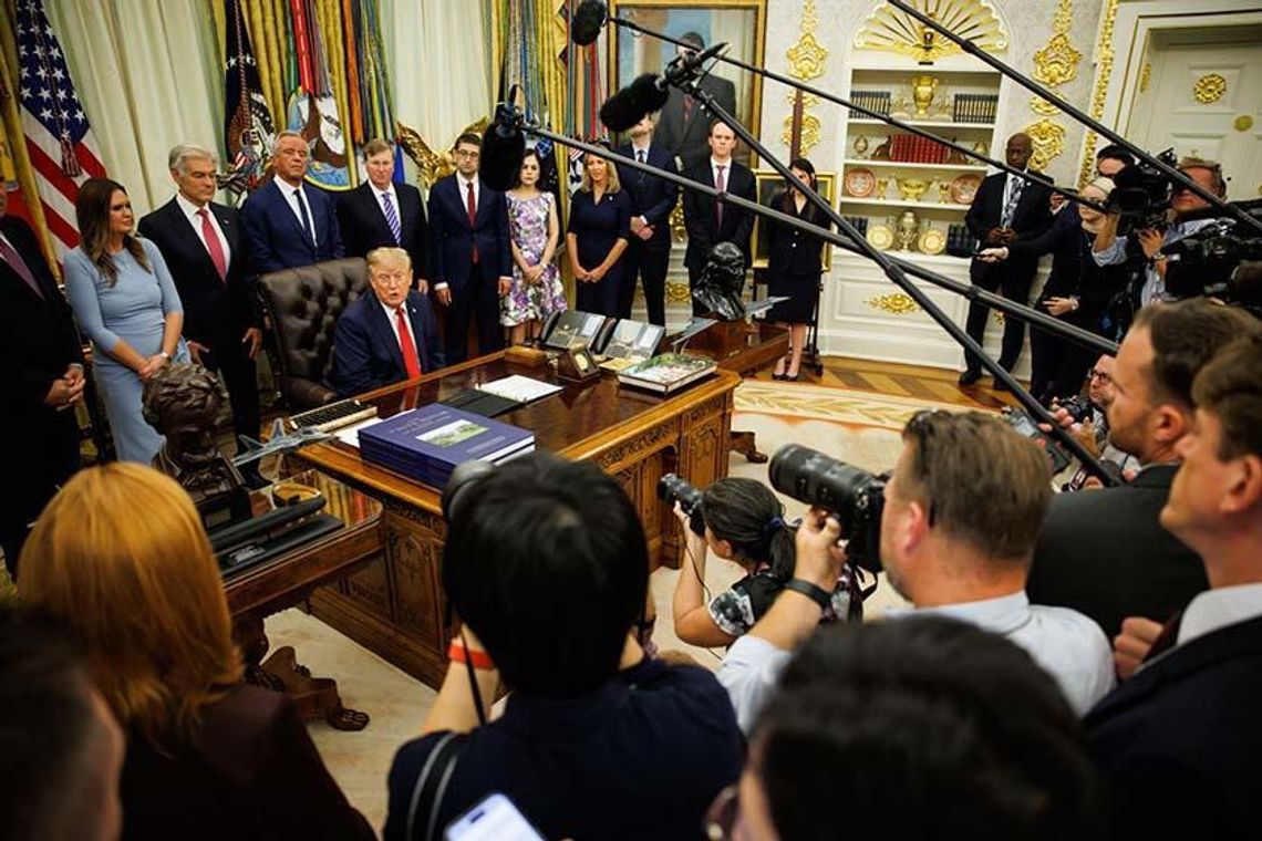 Trump: Biały Dom nie prowadzi ataku na wolną prasę, lecz walczy z fake newsami