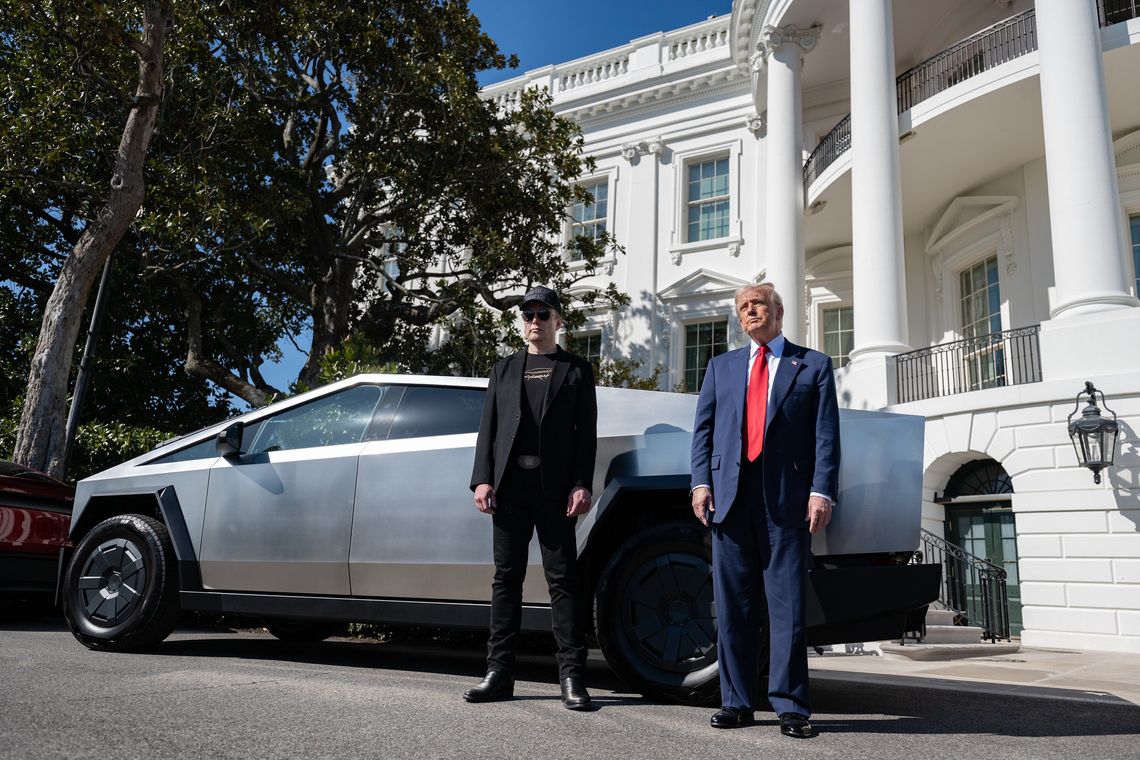 Trump ogłosił, że kupi nową Teslę i uzna ataki na salony firmy za terroryzm