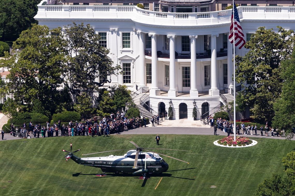 Trump wyruszył do Chin z pierwszą wizytą od dziewięciu lat Trump wyruszył do Chin z pierwszą wizytą od dziewięciu lat
