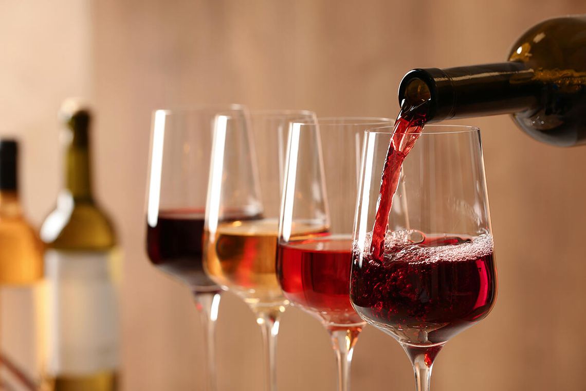 Trump zagroził 200 proc. cłem na alkohole z UE