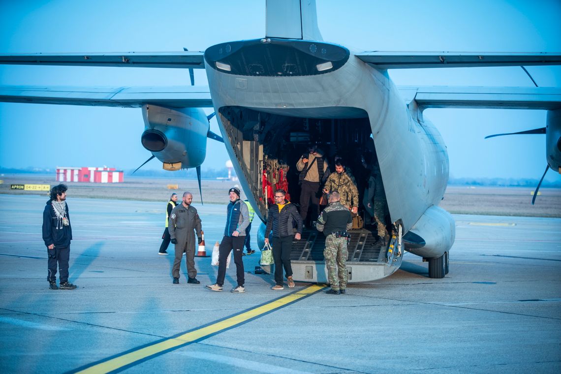 Trwają uderzenia na Iran; Trump odrzuca rozmowy; Izrael atakuje Hezbollah w Libanie