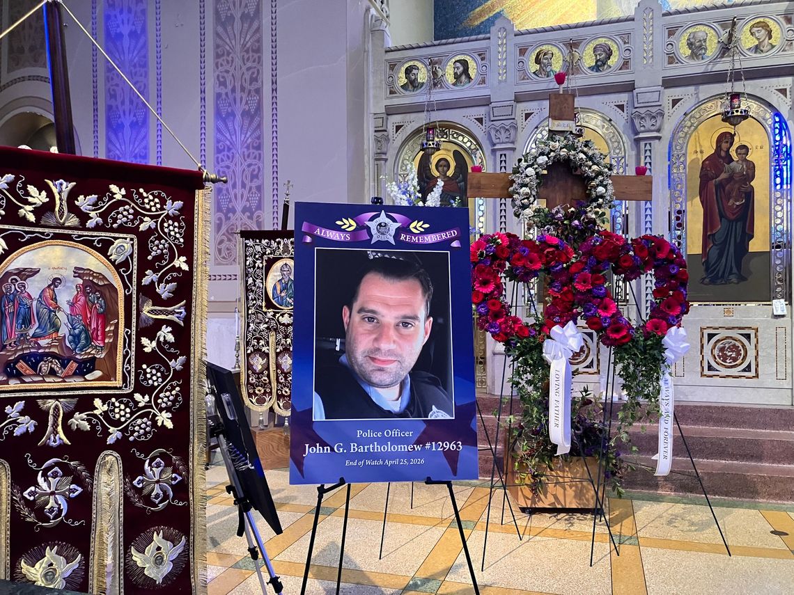 Trwają uroczystości pogrzebowe zabitego policjanta Johna Bartholomewa na północy Chicago