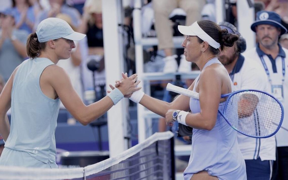Turniej WTA w Cincinnati - Świątek przegrała z Pegulą w półfinale Turniej WTA w Cincinnati - Świątek przegrała z Pegulą w półfinale