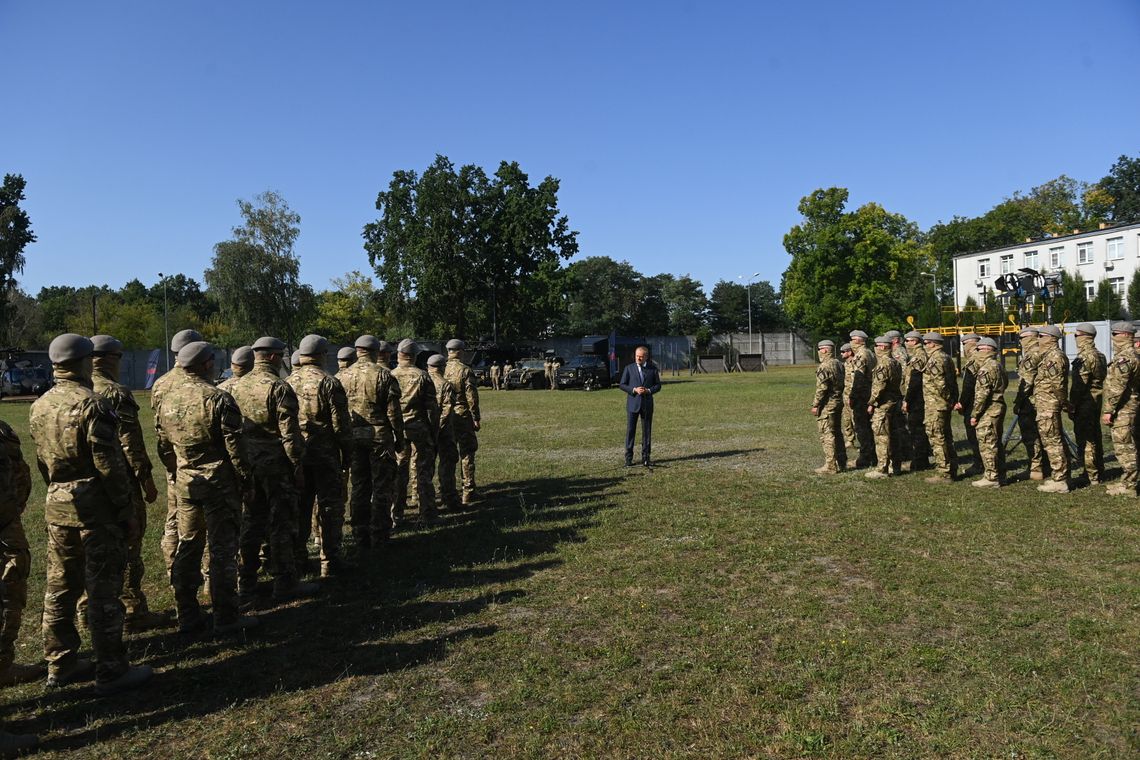 Tusk z wizytą u żołnierzy GROM: dzięki wam Polska jest bezpieczna