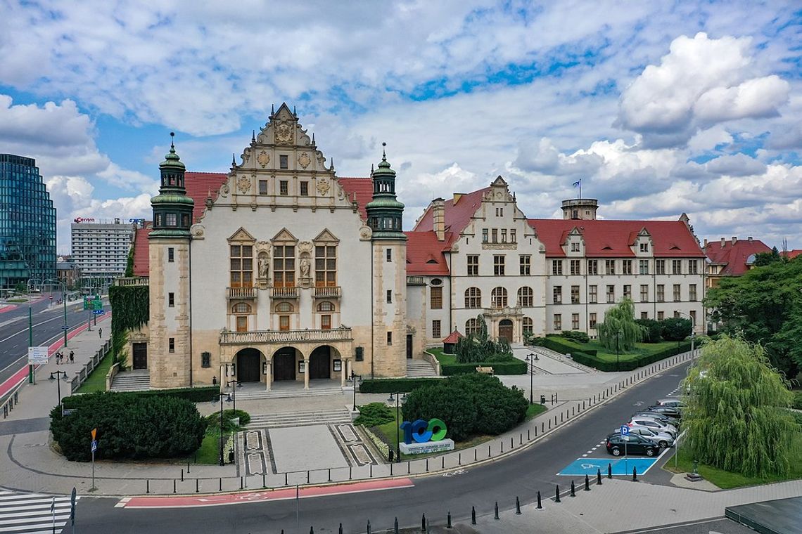 Uczelnie w Polsce rozpoczynają rekrutacje na studia