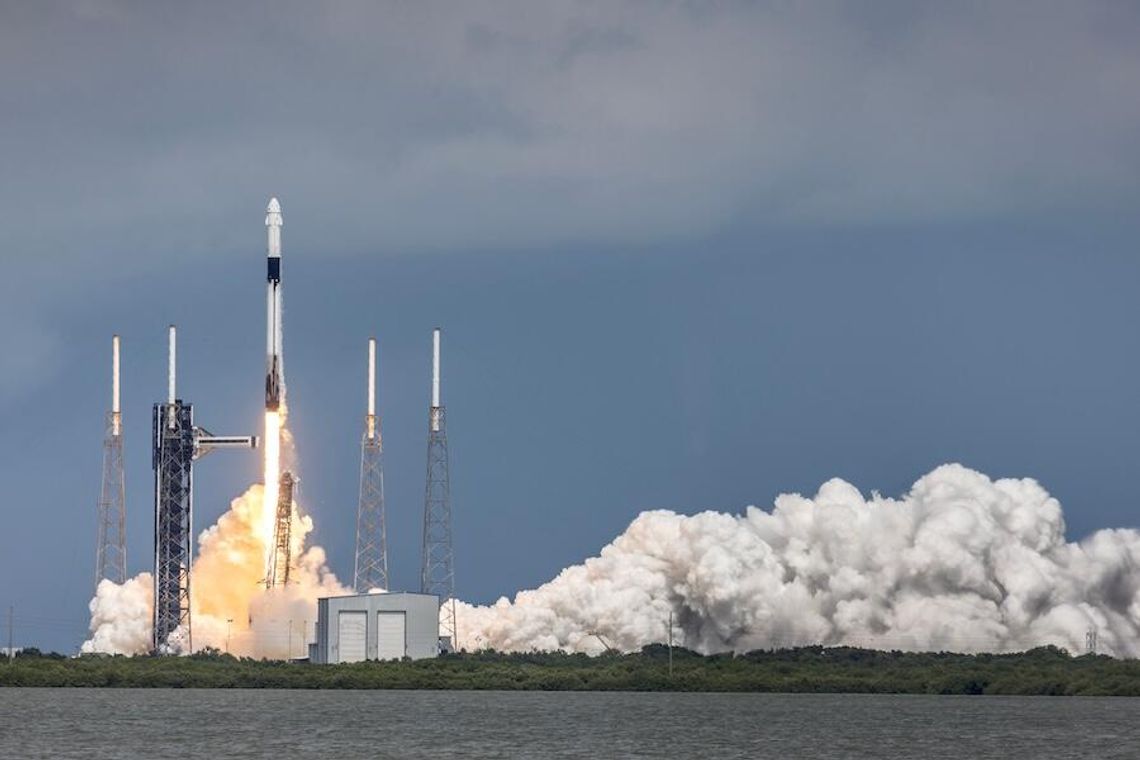 Udany start rakiety, którą po 8 miesiącach na Ziemię ma wrócić dwoje astronautów