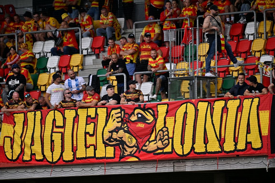 UEFA ukarała Lecha i Jagiellonię za zachowanie kibiców UEFA ukarała Lecha i Jagiellonię za zachowanie kibiców