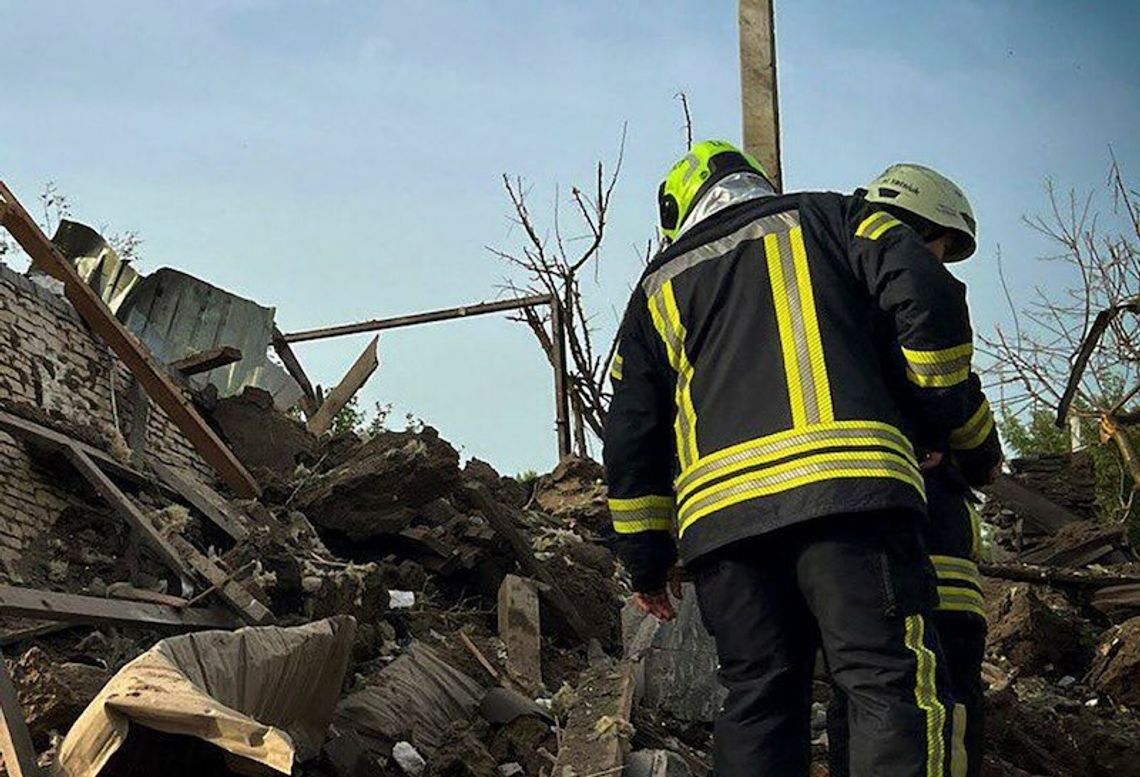 Ukraina. Odłamki rakiety spadły na budynek mieszkalny w Kijowie