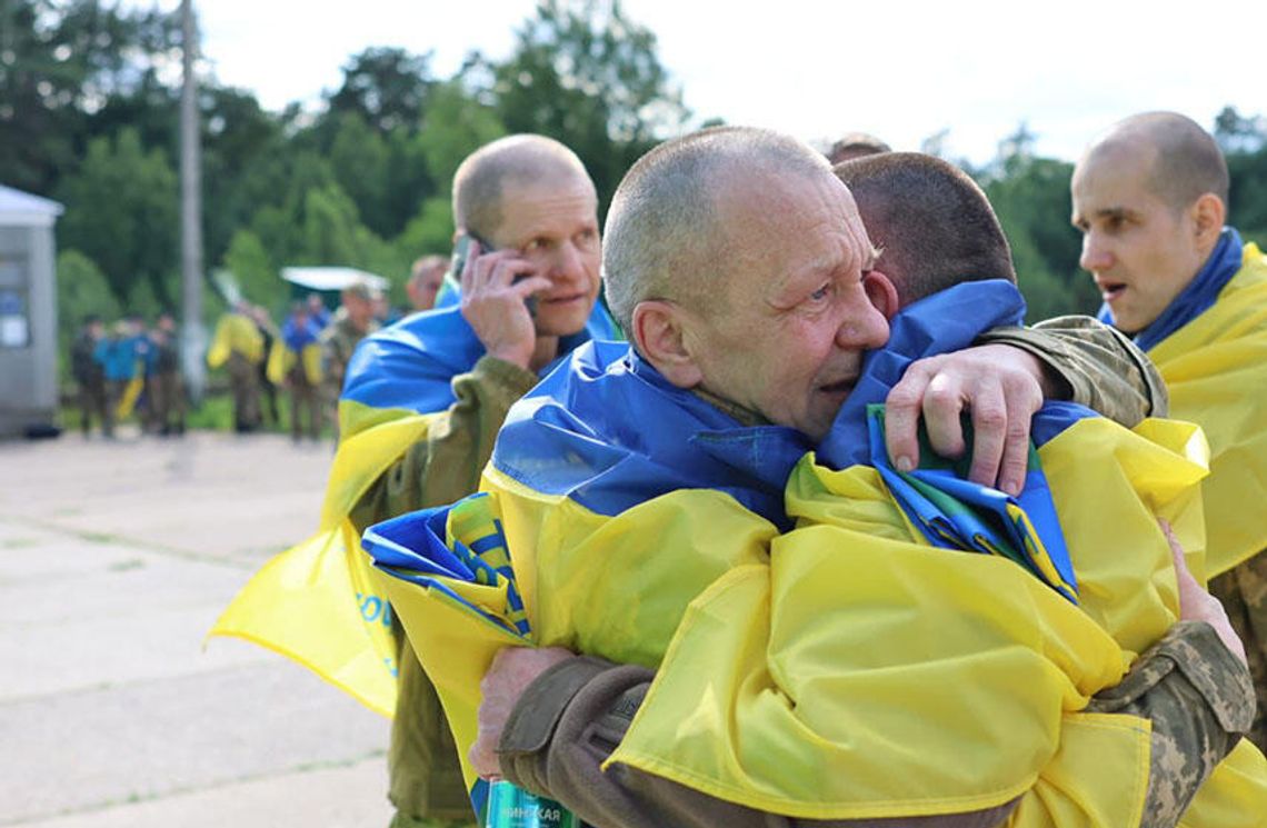 Ukraina. Rząd zezwolił na wyjazd za granicę mężczyznom w wieku od 18 do 22 lat Ukraina. Rząd zezwolił na wyjazd za granicę mężczyznom w wieku od 18 do 22 lat
