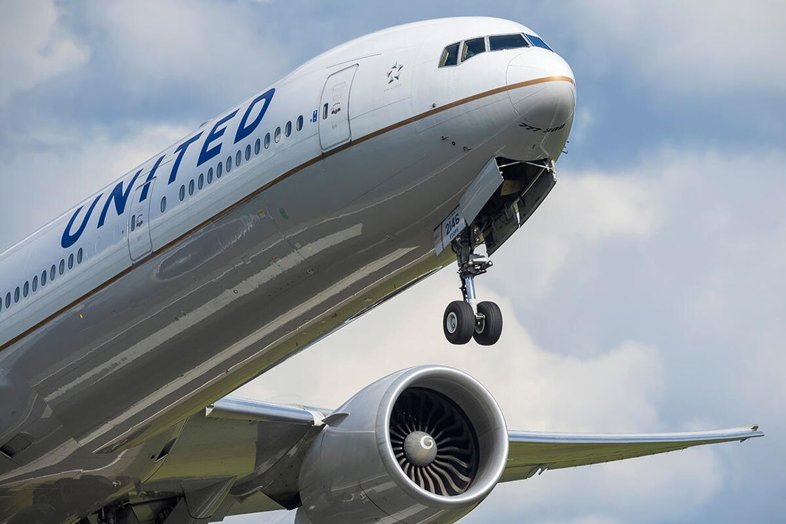 United Airlines: koniec z głośną muzyką i filmami, kary za brak słuchawek