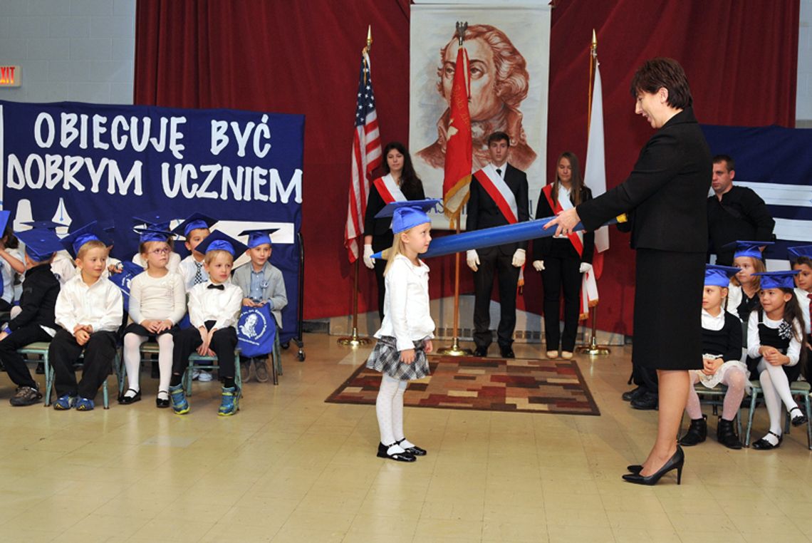 Uroczyście i emocjonująco. Pasowanie na ucznia w Polskiej Szkole im. gen. Pułaskiego