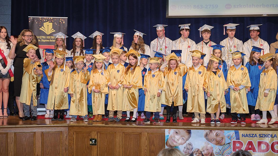 Uroczyste wręczenie dyplomów i świadectw w Szkole Języka i Kultury Polskiej im. Zbigniewa Herberta